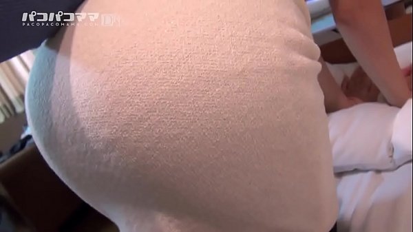 A sáros hátsó udvar káosza (A perverz család)  | Pornóvideó